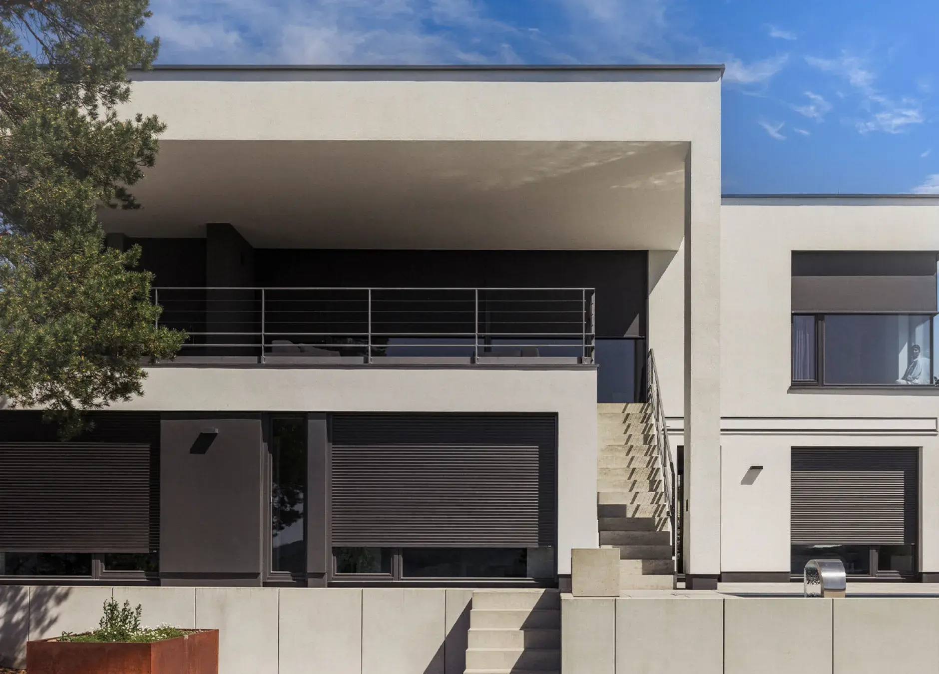 Haus mit ROMA Rollläden